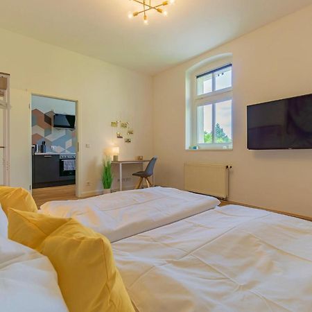 Modernes Apartment - Zentral, Ruhig, Wlan, Netflix, Kueche, Schreibtisch, Parkplatz, Waschtrockner Cottbus Exterior foto