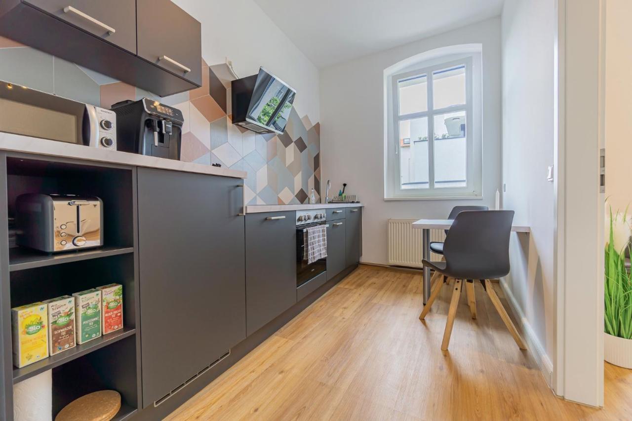 Modernes Apartment - Zentral, Ruhig, Wlan, Netflix, Kueche, Schreibtisch, Parkplatz, Waschtrockner Cottbus Exterior foto