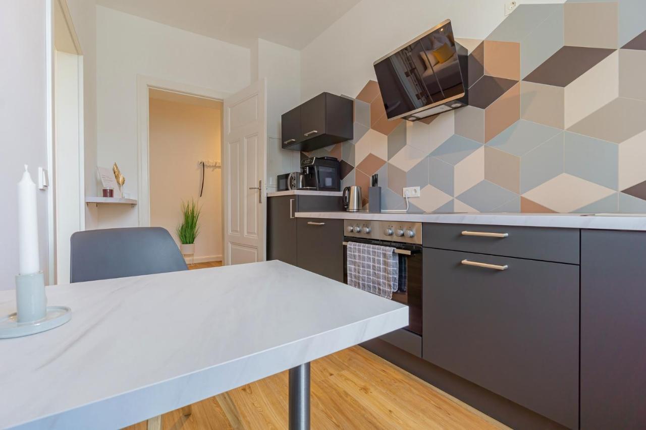 Modernes Apartment - Zentral, Ruhig, Wlan, Netflix, Kueche, Schreibtisch, Parkplatz, Waschtrockner Cottbus Exterior foto